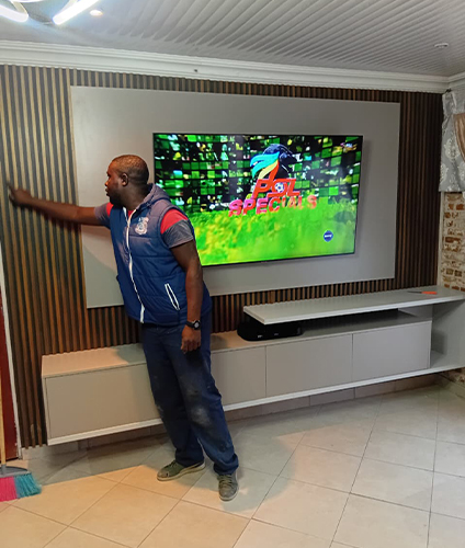Floating TV wall mounting